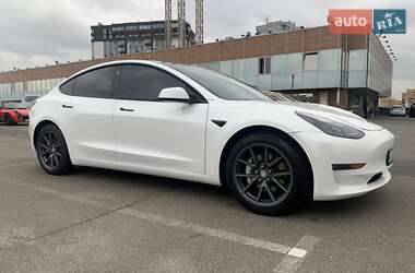 Седан Tesla Model 3 2021 в Киеве