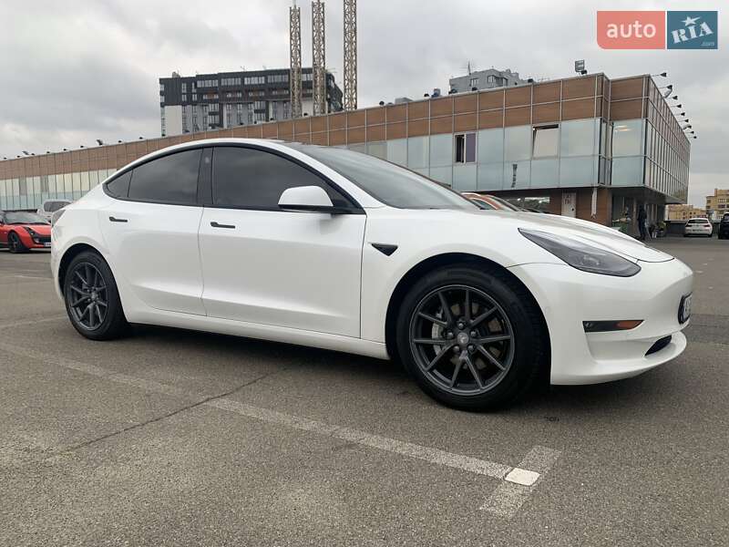 Седан Tesla Model 3 2021 в Києві