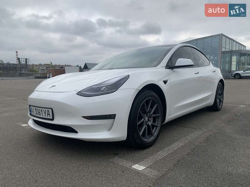 Седан Tesla Model 3 2021 в Києві