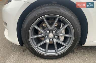 Седан Tesla Model 3 2021 в Киеве