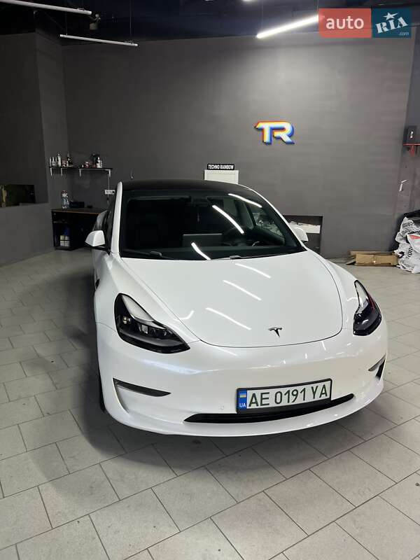 Седан Tesla Model 3 2021 в Дніпрі