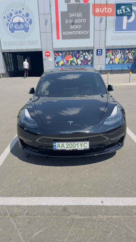 Седан Tesla Model 3 2022 в Киеве