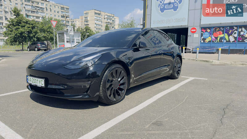 Седан Tesla Model 3 2022 в Киеве