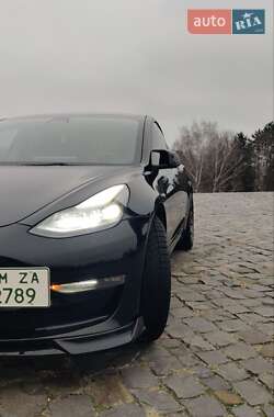 Седан Tesla Model 3 2022 в 