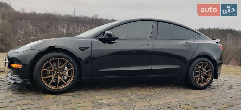 Седан Tesla Model 3 2022 в Житомирі