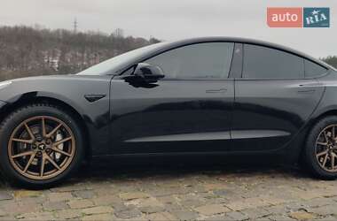 Седан Tesla Model 3 2022 в 