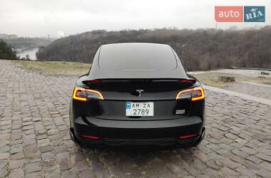 Седан Tesla Model 3 2022 в 