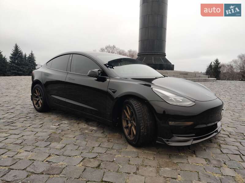 Седан Tesla Model 3 2022 в Житомирі