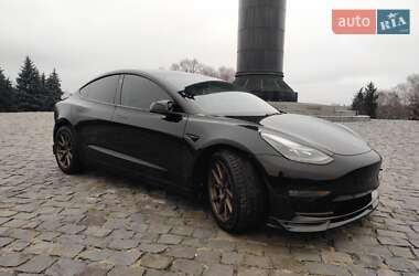 Седан Tesla Model 3 2022 в 