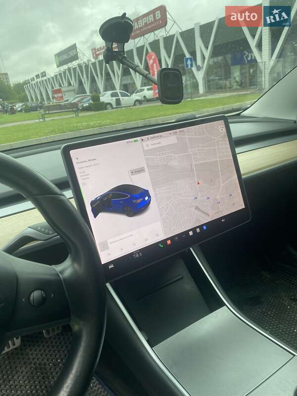 Седан Tesla Model 3 2018 в Львові