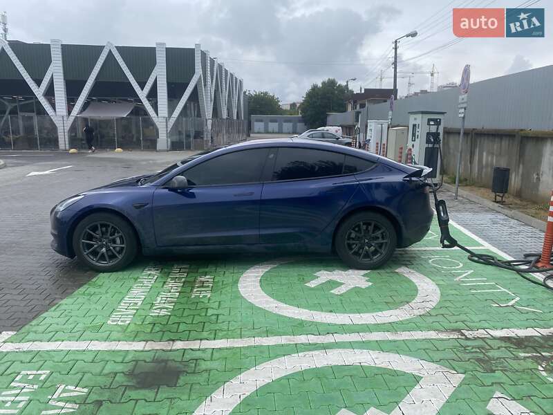 Седан Tesla Model 3 2018 в Львові