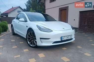 Седан Tesla Model 3 2019 в Івано-Франківську