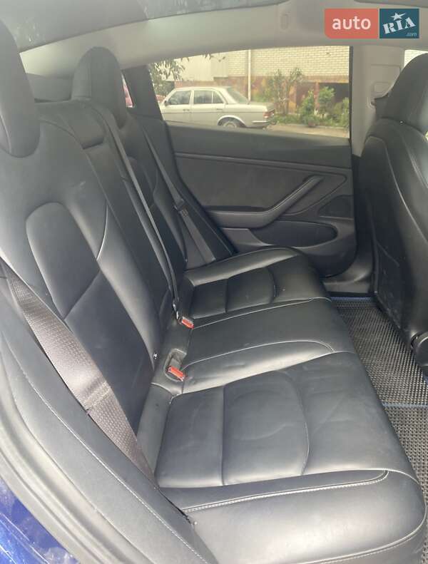 Седан Tesla Model 3 2018 в Львові