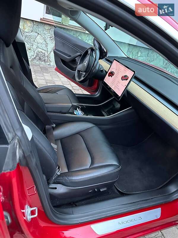 Седан Tesla Model 3 2018 в Маневичах