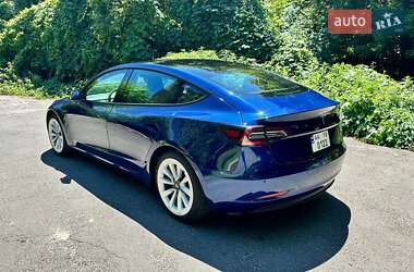 Седан Tesla Model 3 2021 в Киеве