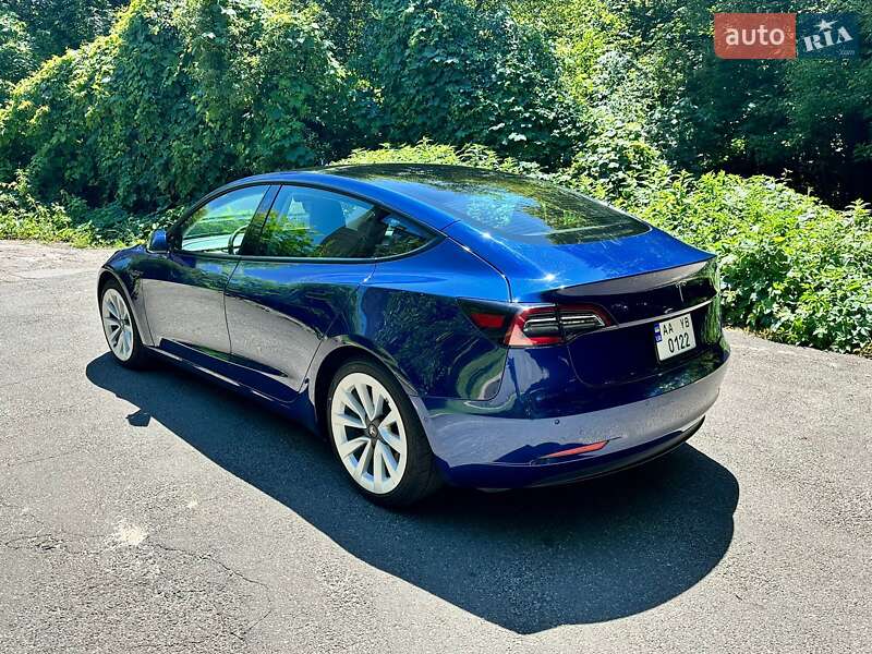 Седан Tesla Model 3 2021 в Киеве
