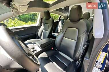 Седан Tesla Model 3 2021 в Киеве