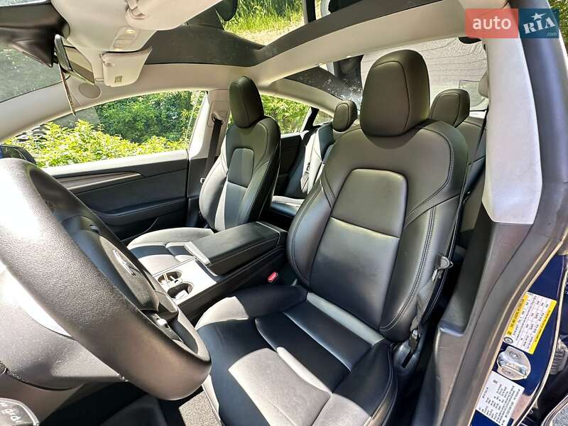 Седан Tesla Model 3 2021 в Киеве