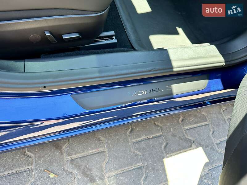Седан Tesla Model 3 2021 в Киеве