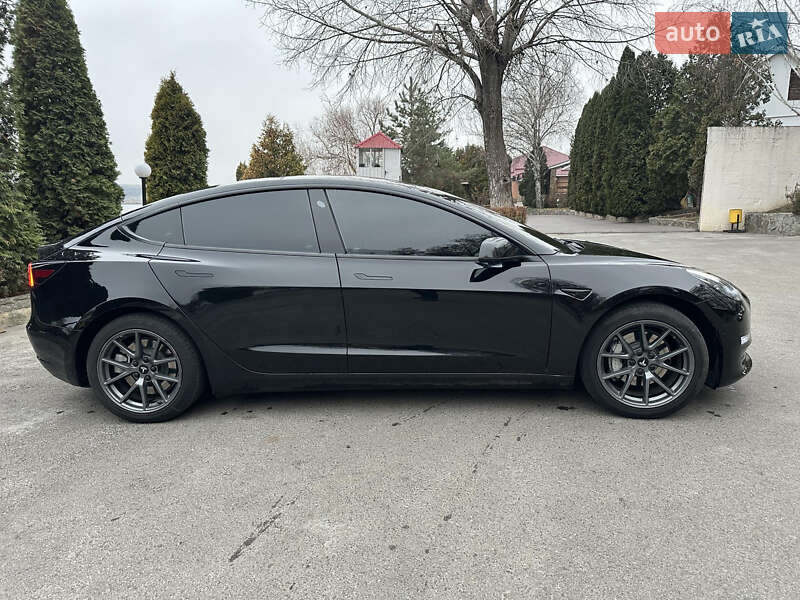 Седан Tesla Model 3 2022 в Житомире