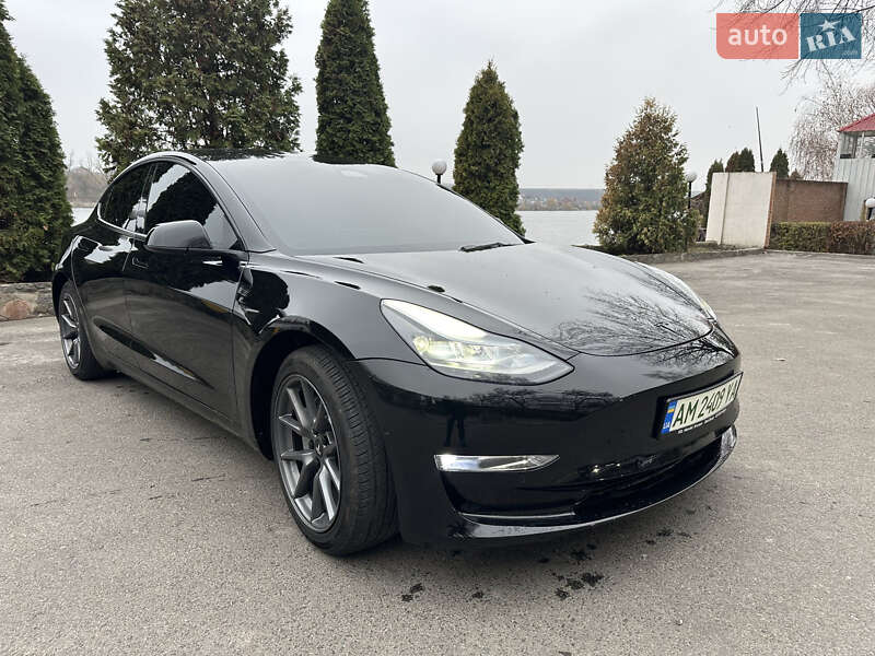 Седан Tesla Model 3 2022 в Житомире