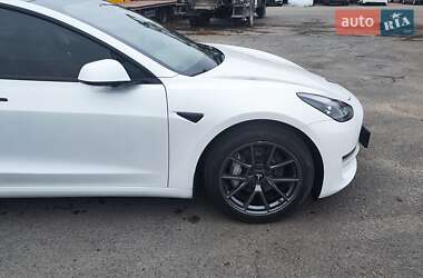 Седан Tesla Model 3 2020 в 