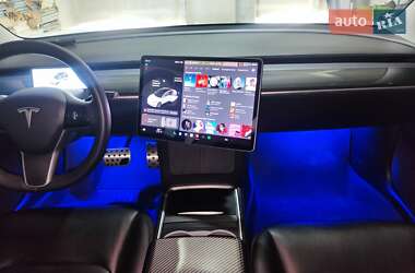 Седан Tesla Model 3 2020 в 