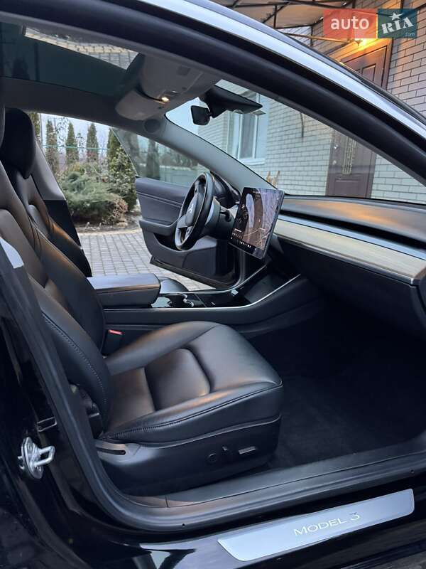Седан Tesla Model 3 2019 в Виннице