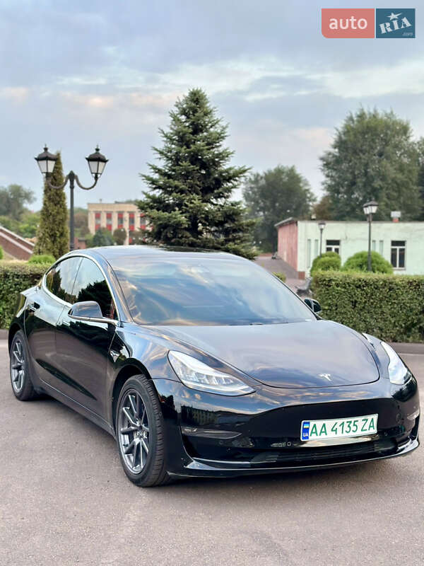 Седан Tesla Model 3 2018 в Каменском