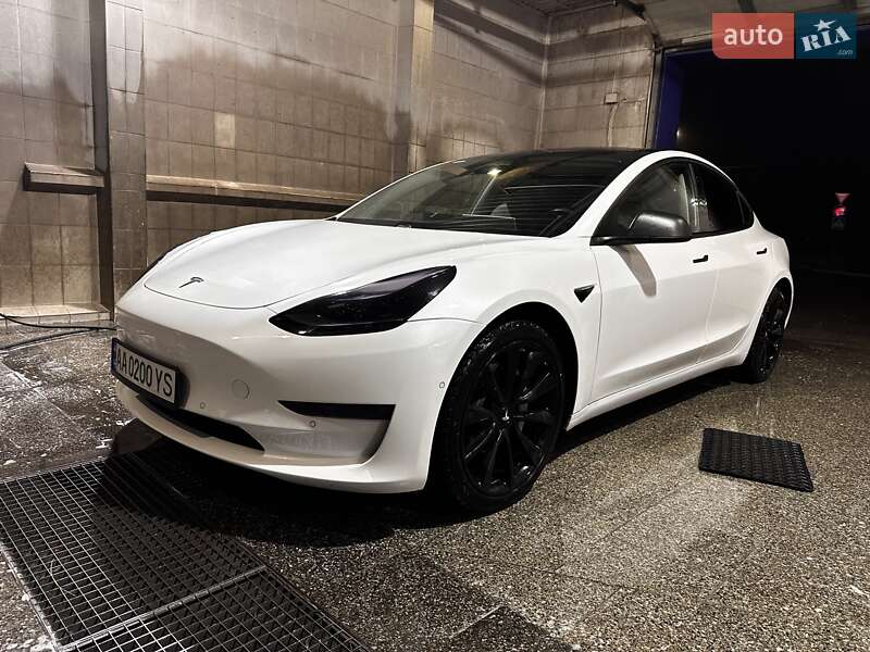 Седан Tesla Model 3 2019 в Киеве