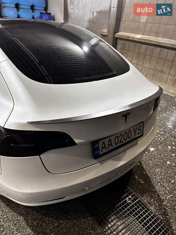 Седан Tesla Model 3 2019 в Киеве