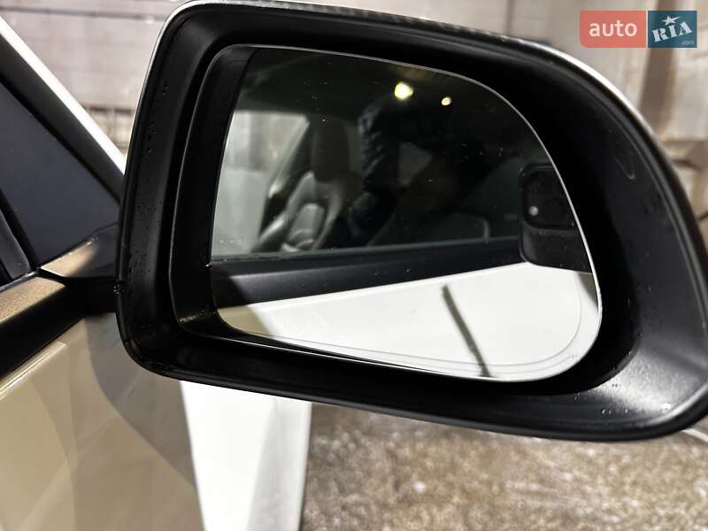 Седан Tesla Model 3 2019 в Киеве