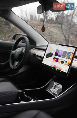 Седан Tesla Model 3 2019 в 