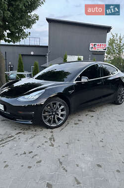 Седан Tesla Model 3 2019 в Трускавці