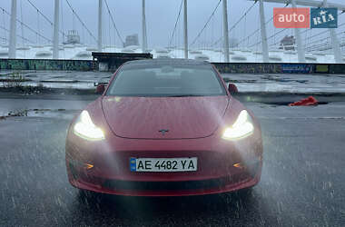 Седан Tesla Model 3 2023 в 