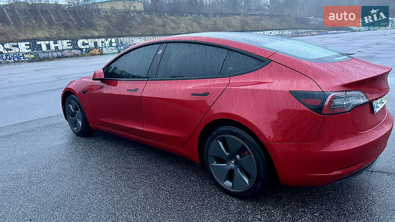 Седан Tesla Model 3 2023 в Києві