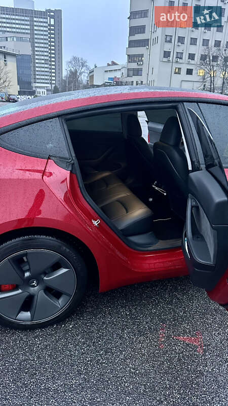 Седан Tesla Model 3 2023 в Києві