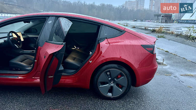 Седан Tesla Model 3 2023 в Києві