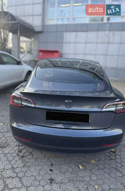 Седан Tesla Model 3 2023 в 