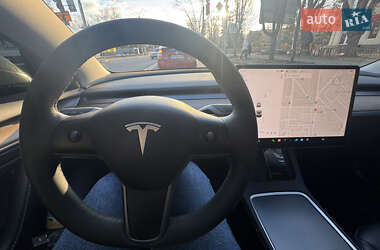 Седан Tesla Model 3 2023 в 