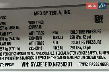 Седан Tesla Model 3 2022 в 