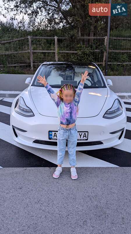 Седан Tesla Model 3 2020 в Днепре