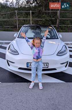 Седан Tesla Model 3 2020 в 