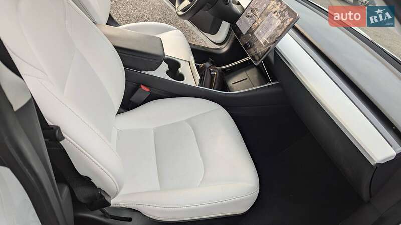 Седан Tesla Model 3 2020 в Днепре