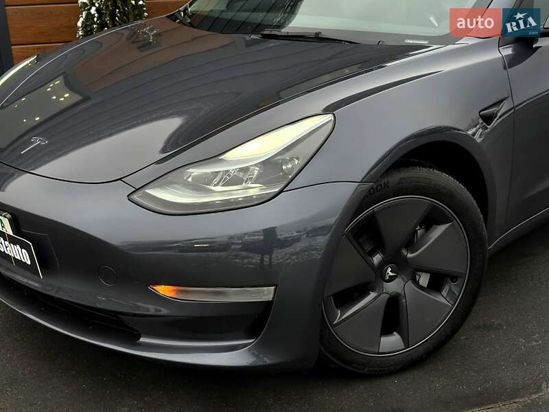 Седан Tesla Model 3 2023 в Рівному
