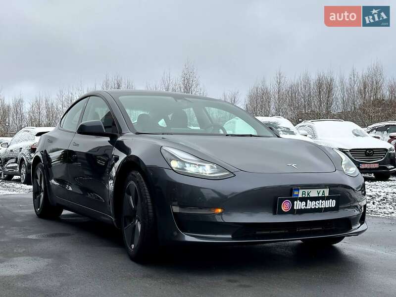Седан Tesla Model 3 2023 в Рівному