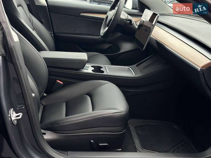 Седан Tesla Model 3 2023 в Рівному