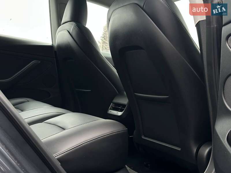Седан Tesla Model 3 2023 в Рівному