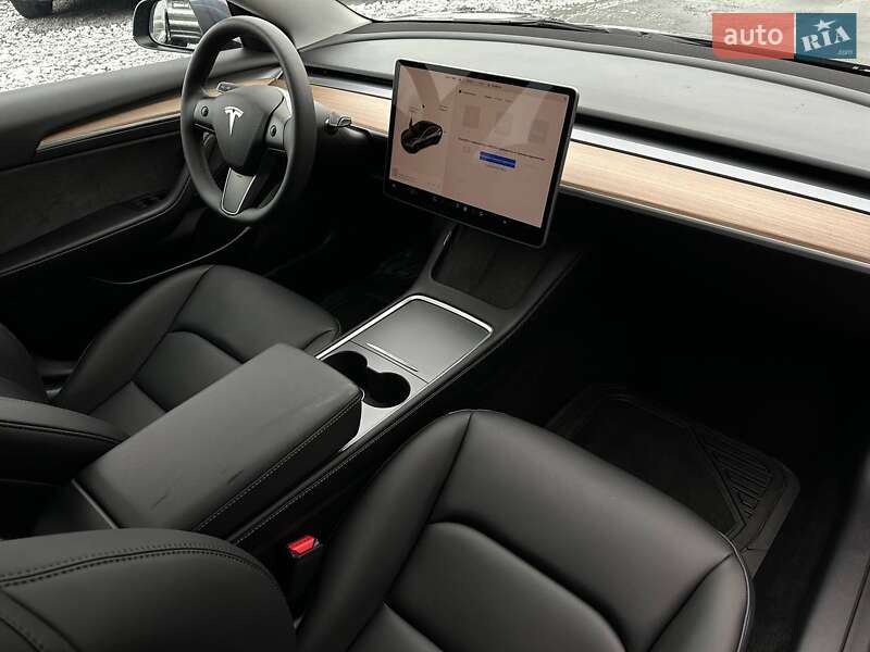 Седан Tesla Model 3 2023 в Рівному