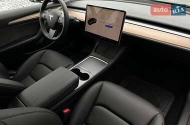 Седан Tesla Model 3 2023 в 